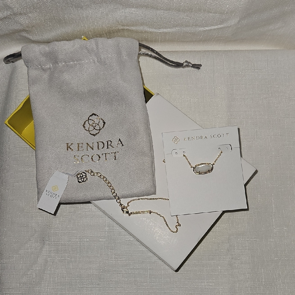 Kendra Scott Gold Oval Pendant Necklace